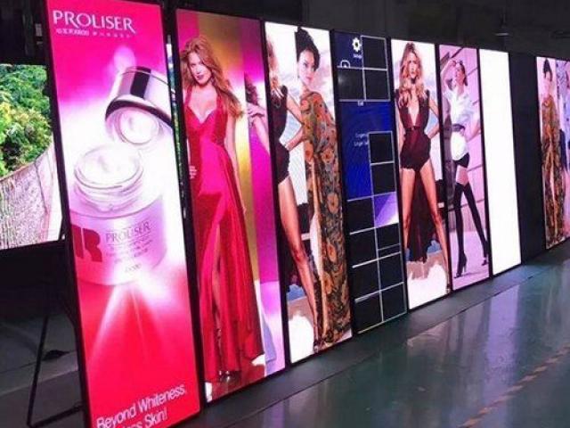 Totem publicitaire LED toute hauteur Full Color